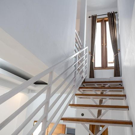 Azalia Homestay Джокьякарта Экстерьер фото