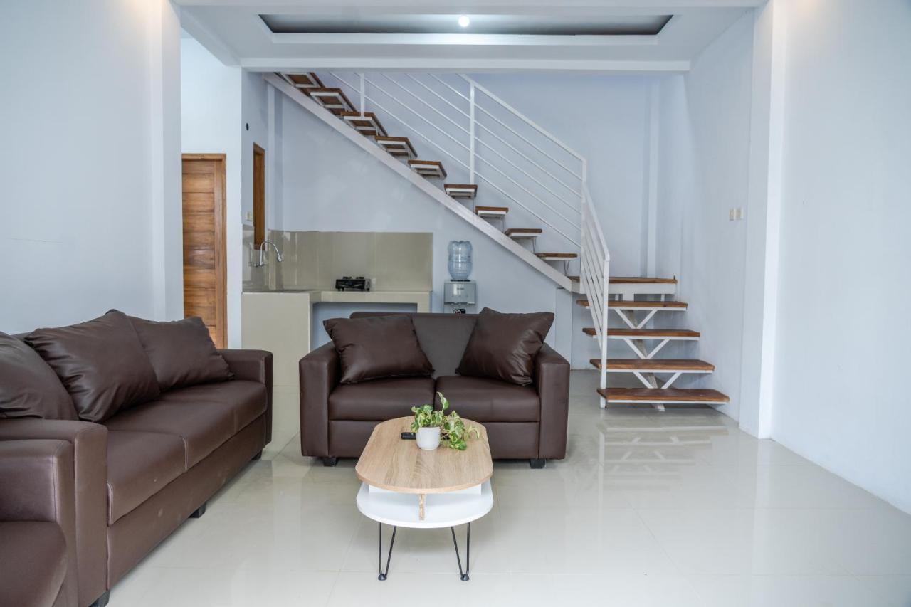 Azalia Homestay Джокьякарта Экстерьер фото